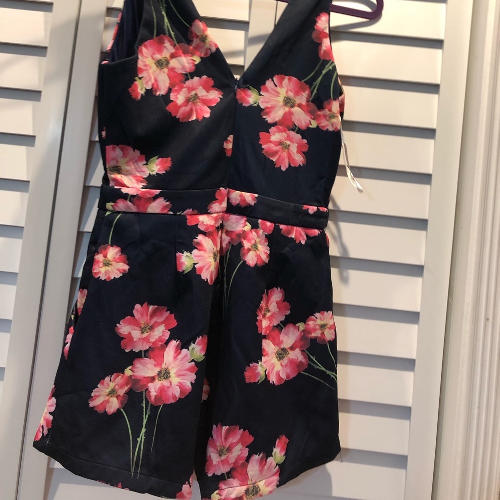 floral romper - Picture 2 of 4
